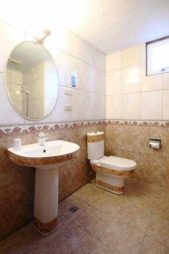 Bathroom 4, Hua Du Hotel, Keelung