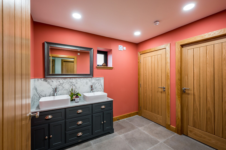 Bathroom 3, Auchlishie Bunkhouse, Angus