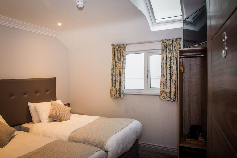 Bedroom 2, Tatler Jack