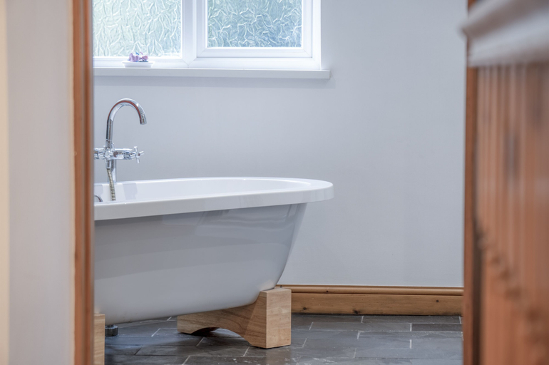 Bathroom 4, Sea View - 2 Bedroom Cottage - Wisemans Bridge, Pembrokeshire
