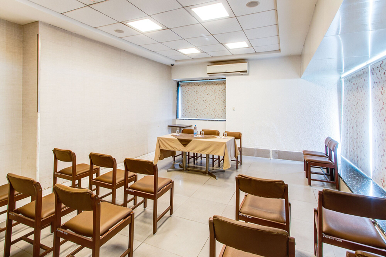 Food & Drinks 5, Treebo Cherry Tree, Indore