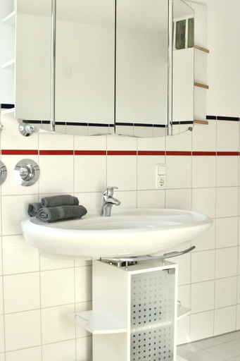Bathroom 5, The Manhattan A Boutique Hotel By American Ease, Neustadt an der Waldnaab