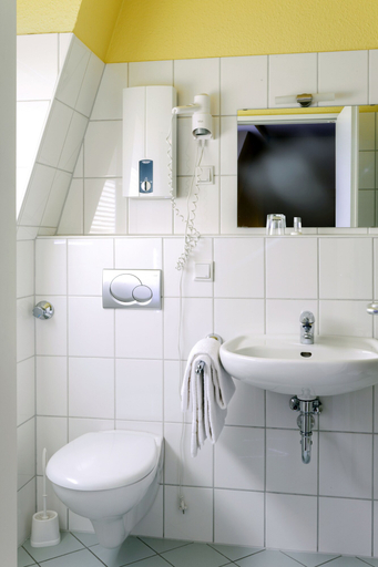 Bathroom 5, Hotel Alte Fabrik, Mettmann