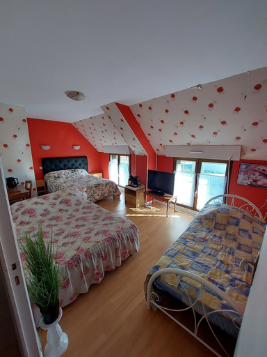 Bedroom 3, Chambres d'hôtes Les Salles, Manche