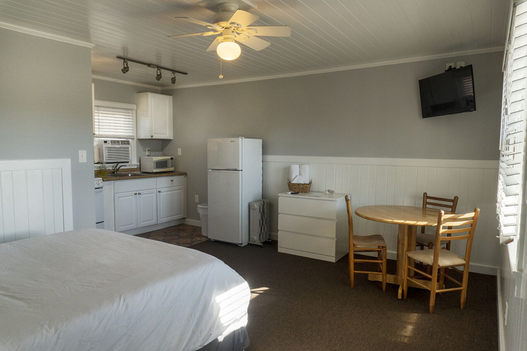 Bedroom 2, Tower Circle Motel, Dare