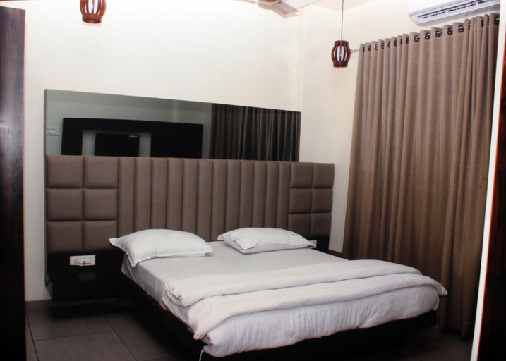 Bedroom 5, Hotel Central Park, Thane