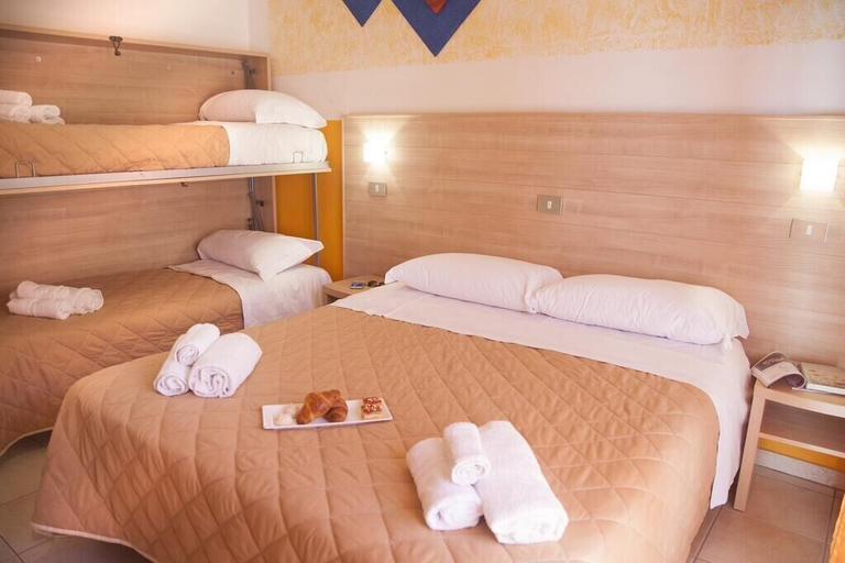 Bedroom 2, Hotel Costazzurra, Rimini