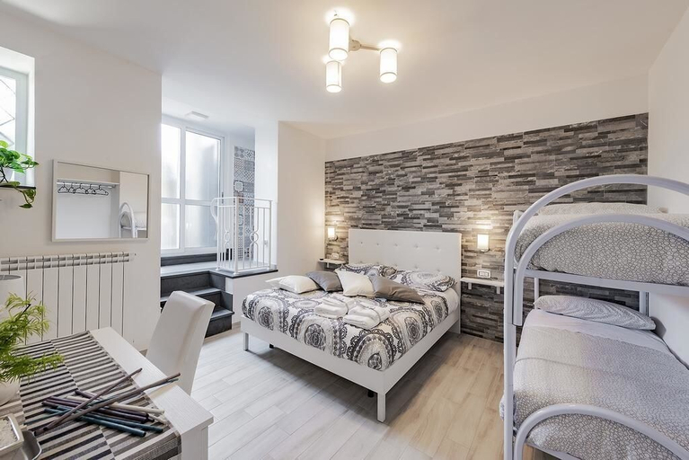 Bedroom 3, Terra Mia, Napoli