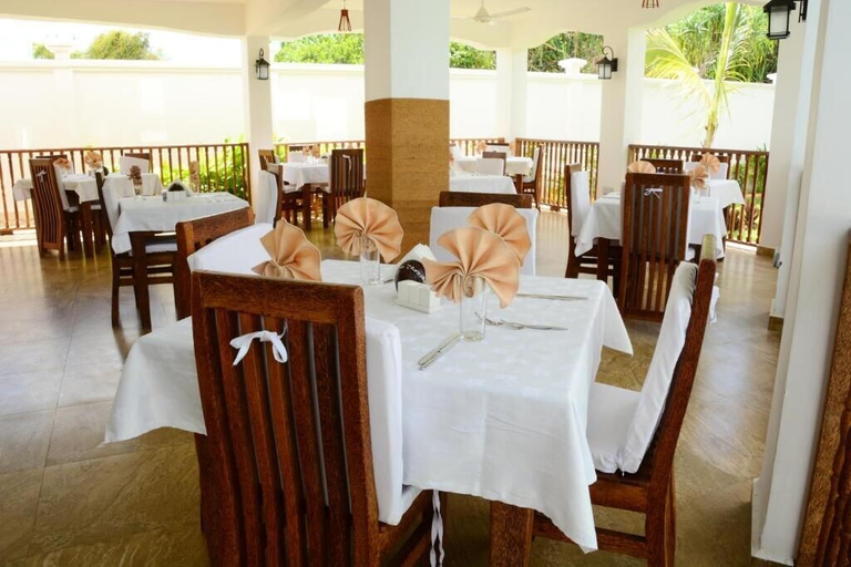Food & Drinks 5, Zanoceanique Luxury Hotel, Kaskazini 'A'