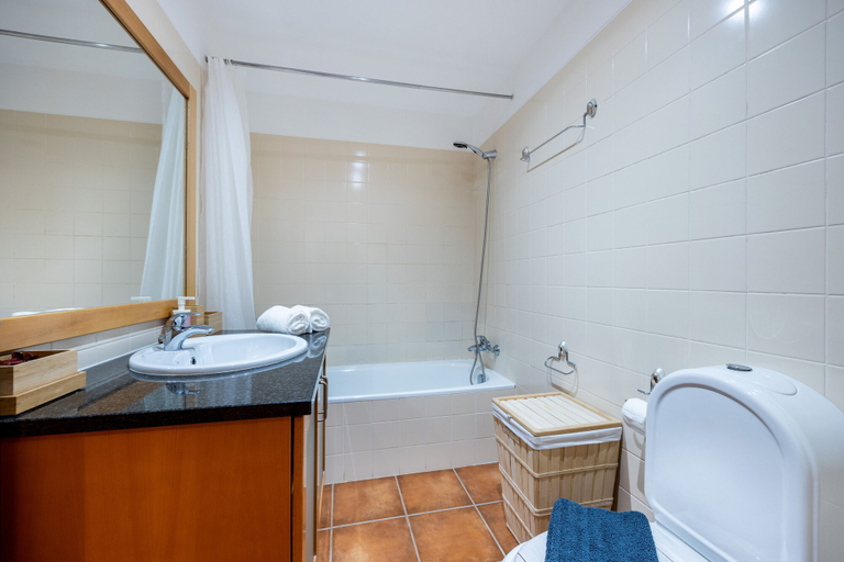 Bathroom, IM On Casa do Navegador, Lagos