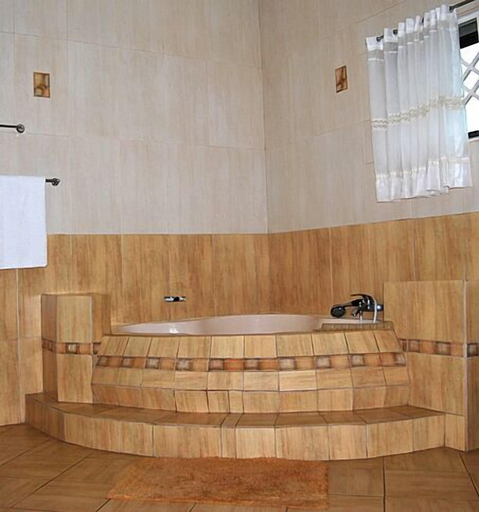 Bathroom 5, Acacia Lodge, North Legon, Ga East