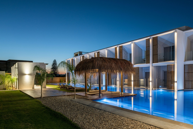 Exterior & Views