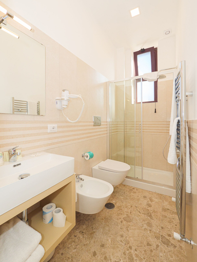 Bathroom 5, Hotel delle Palme, Napoli