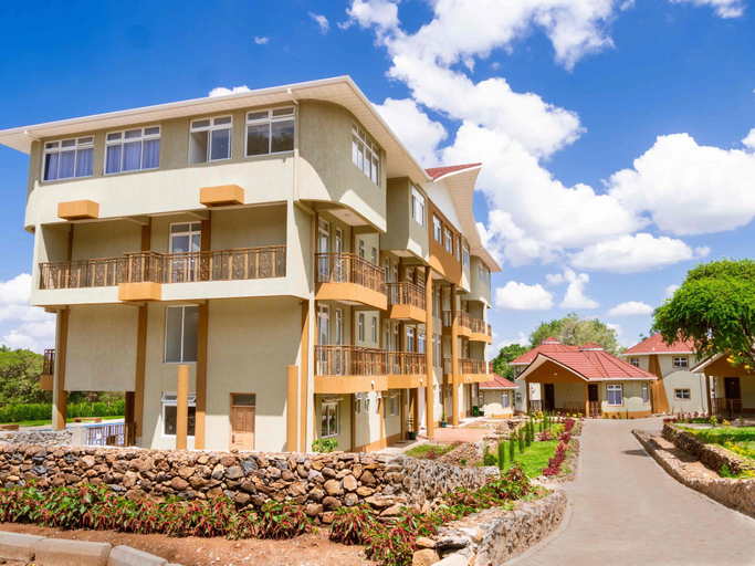 Exterior & Views