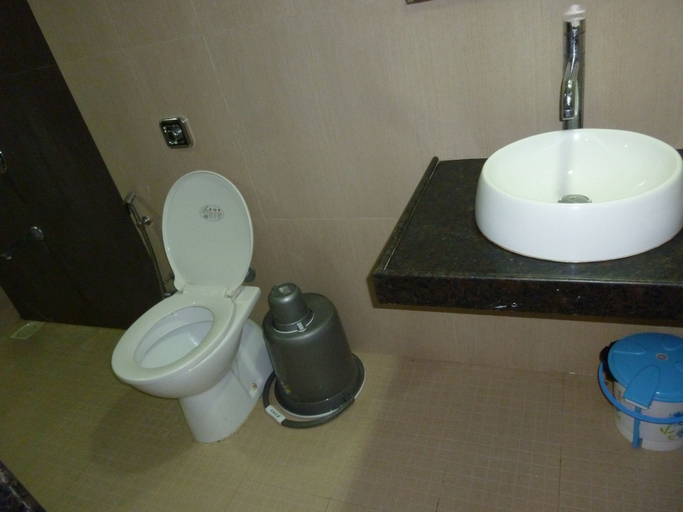 Bathroom 4, Hotel Regal Palace, Mumbai City