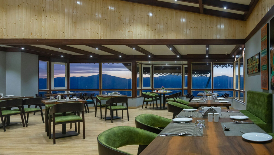 Food & Drinks 5, Sumitel Vista 800m from Mall Road, Darjiling