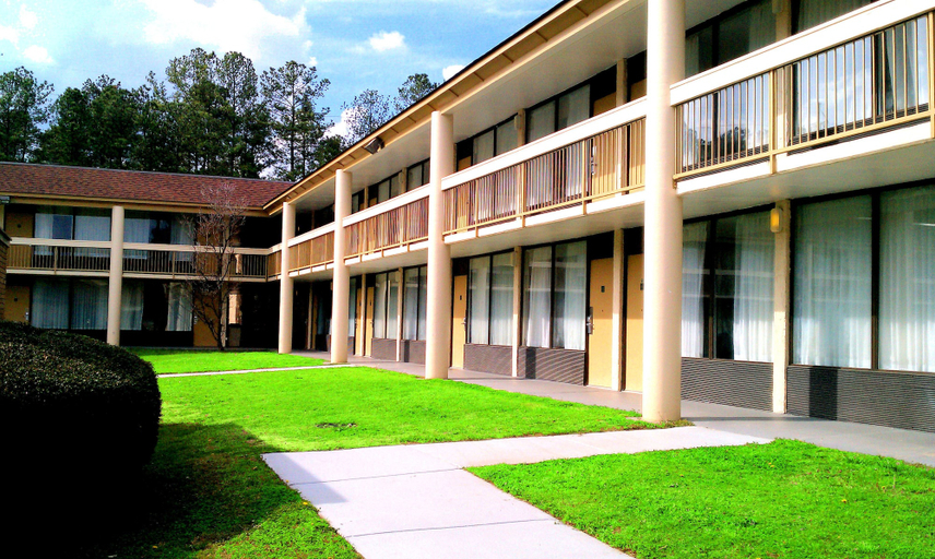 Exterior & Views 2, Clarion Inn Southern Pines - Pinehurst, Moore