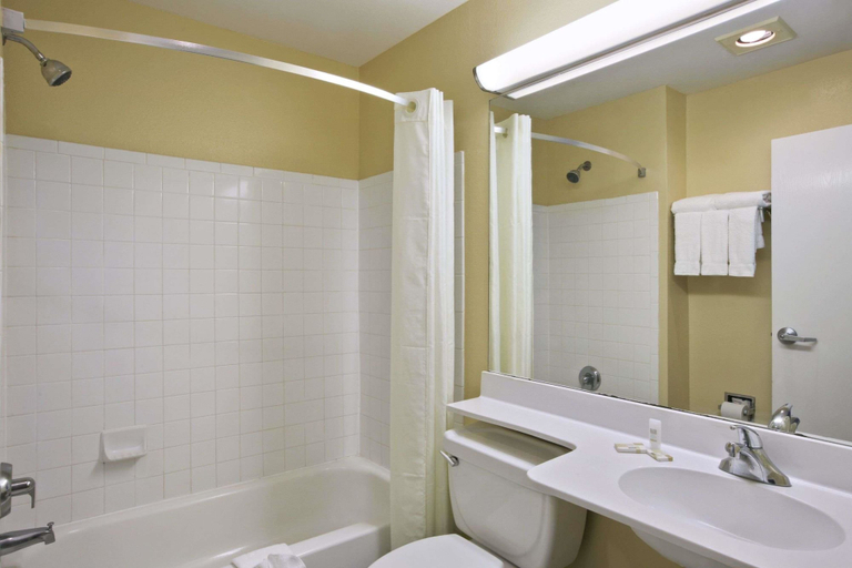 Bathroom 4, Microtel Inn & Suites by Wyndham Baton Rouge, East Baton Rouge