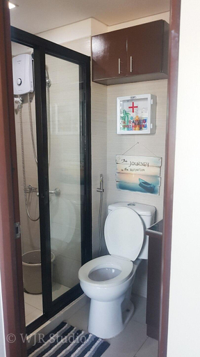 Bathroom, Deluxe Couple Suite - with Lake View in Alabang!, Muntinlupa