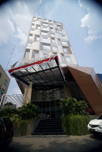 Exterior & Views 24