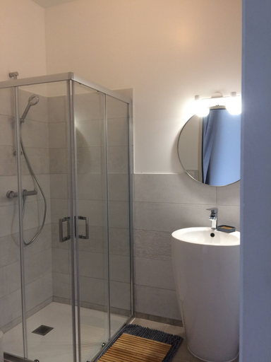 Bathroom 5, Les 3 pigeons, Deux-Sèvres