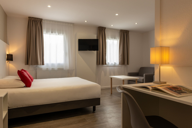 Bedroom 5, The Originals City, Hôtel Acropole, Bernay, Eure