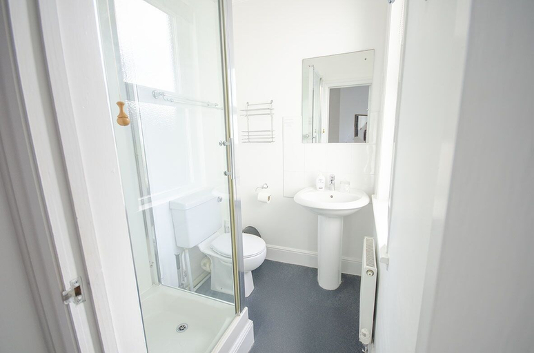 Bathroom 4, Headlands - Room Only Accommodation, Cornwall