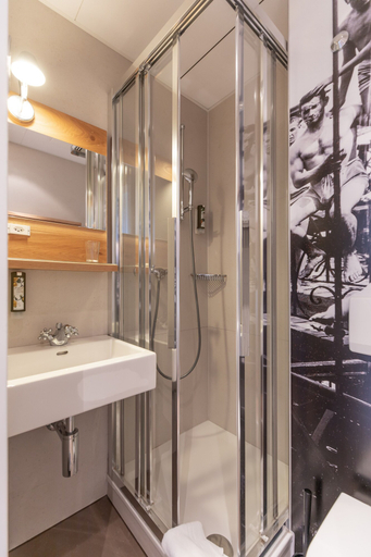 Bathroom 4, Alpenblick Bern, Bern