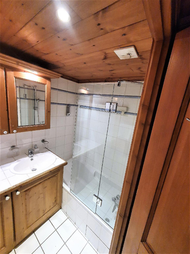 Bathroom, La Ginabelle – vue Mont Blanc avec piscine, Haute-Savoie