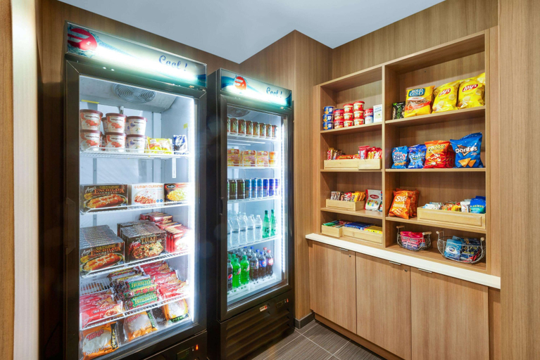 Food & Drinks 5, Microtel Inn & Suites by Wyndham Farmington, Ontario
