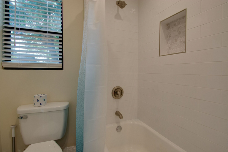 Bathroom 3, Spacious Condo in the Heart of Hilton Head, Beaufort
