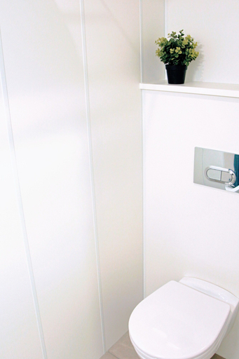Bathroom 3, Country Park Hotel, North-Western
