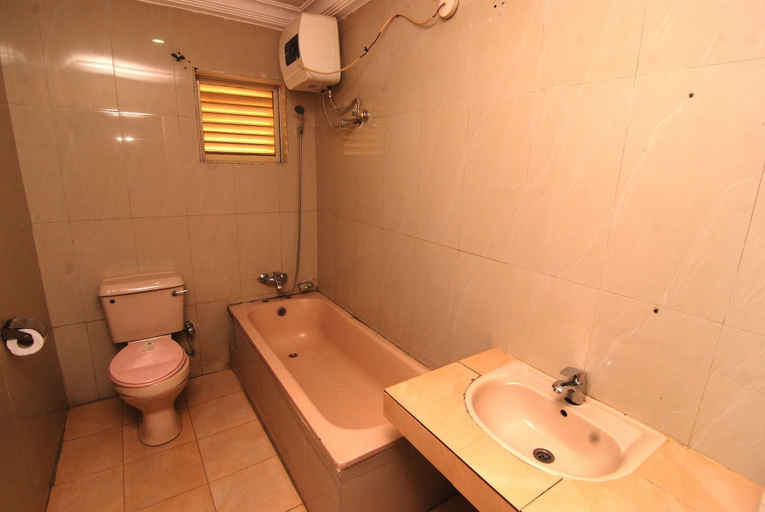 Bathroom 3, Belvoir Hotel, AbujaMun