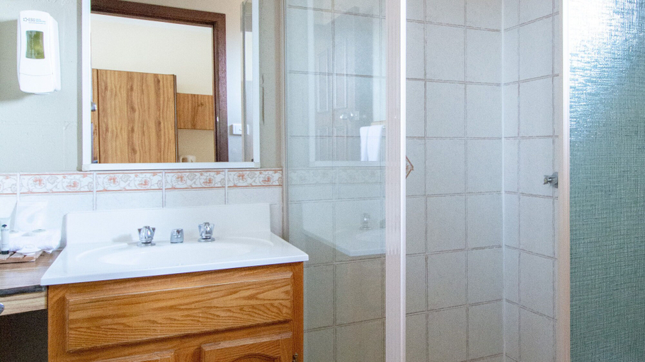 Bathroom 3, Aalbany Motel, Narrabri
