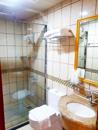 Bathroom 4, 456 Hotel, Baguio City