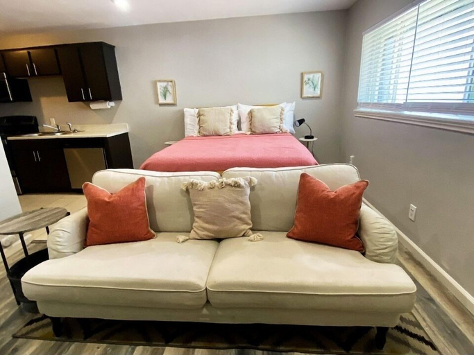 Bedroom 5, Paragon Apartments, Dallas