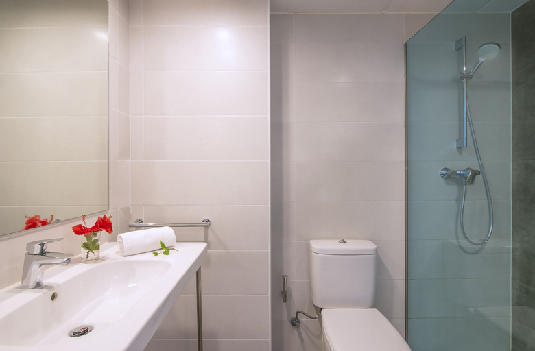 Bathroom 3, Hotel Roquetas El Palmeral by Pierre & Vacances, Almería