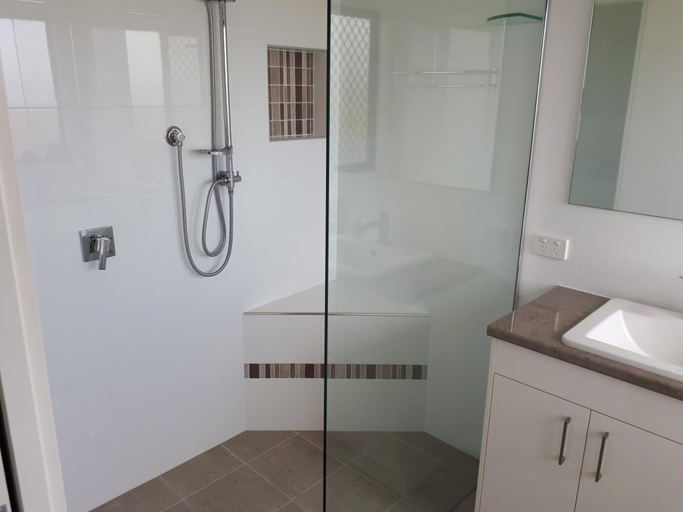 Bathroom 4, Fraser Views Bed and Breakfast, Hervey Bay - Pt A