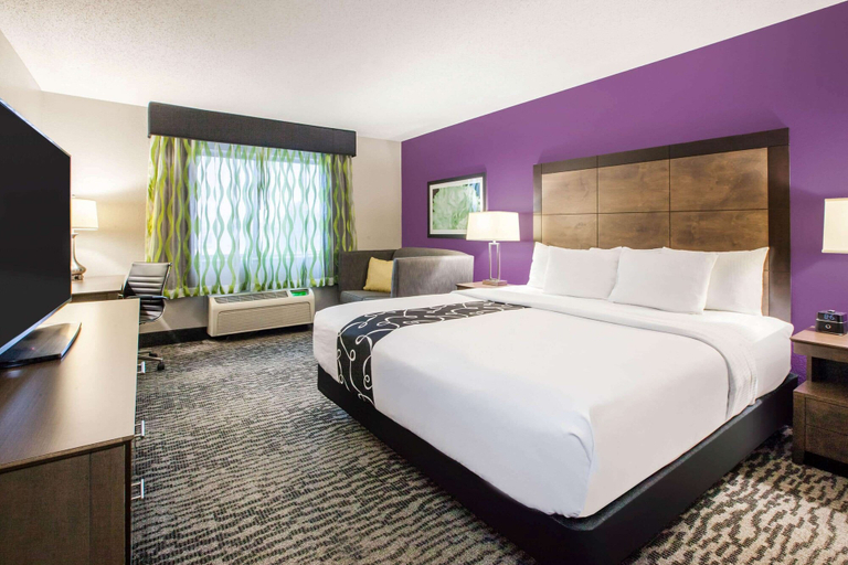 Bedroom 2, La Quinta Inn & Suites by Wyndham Elkhart, Elkhart
