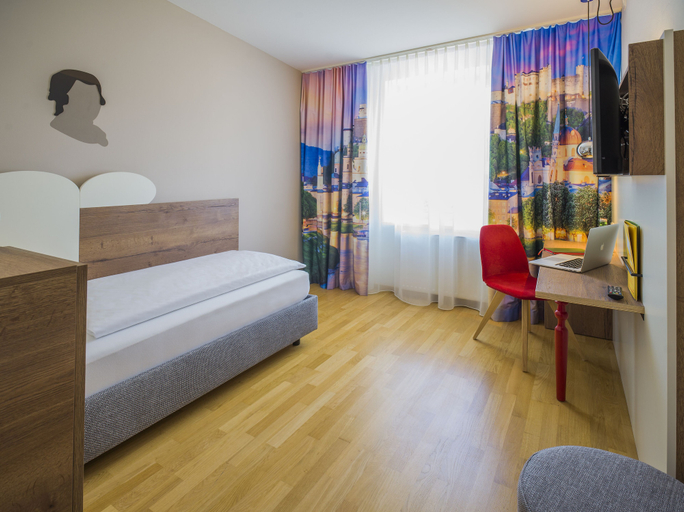 Bedroom 3, JUFA Hotel Salzburg, Salzburg