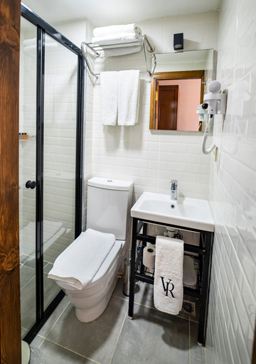 Bathroom 5, Hotel Vera, Fatih