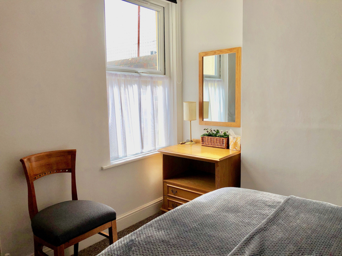 Bedroom 2, Purple Cloud Cottage, Portsmouth