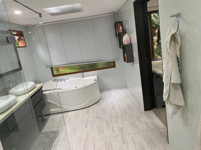 Bathroom 5, CASA SUYTE LEGUIZAMON, Envigado