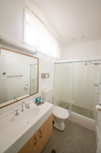 Bathroom 4, Motel Kempsey-No Pets Allowed, Kempsey