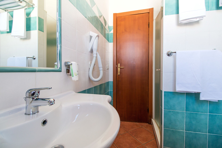 Bathroom 5, Hotel Il Querceto Dorgali, Nuoro