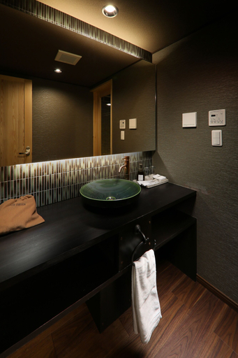 Bathroom 3, Kanade Toji Minamimon, Kyoto