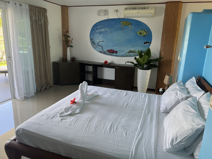 Bedroom 3, Cabilao Sunset Dive & Beach Resort, Loon