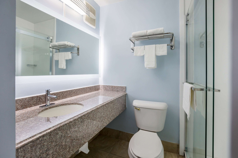Bathroom 5, Rodeway Inn Anderson North - Clemson, Anderson