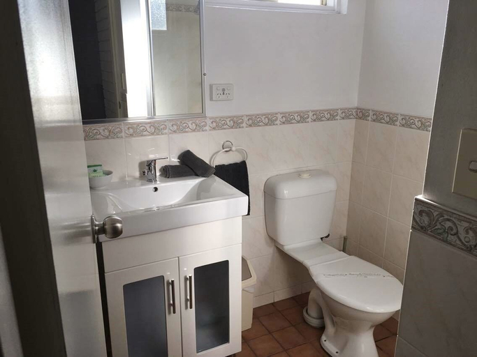 Bathroom 4, Goulburn Motor Inn, Goulburn Mulwaree - Goulburn
