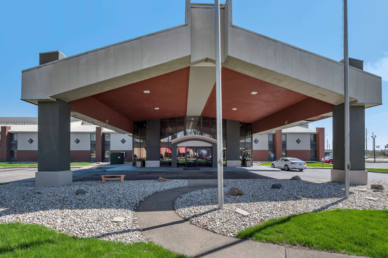Exterior & Views 1, Suburban Studios Lafayette, Tippecanoe